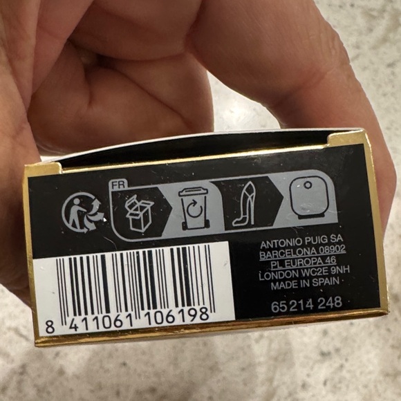 Carolina Herrera Good Girl Black and Gold Heel Perfume - Picture 6 of 6